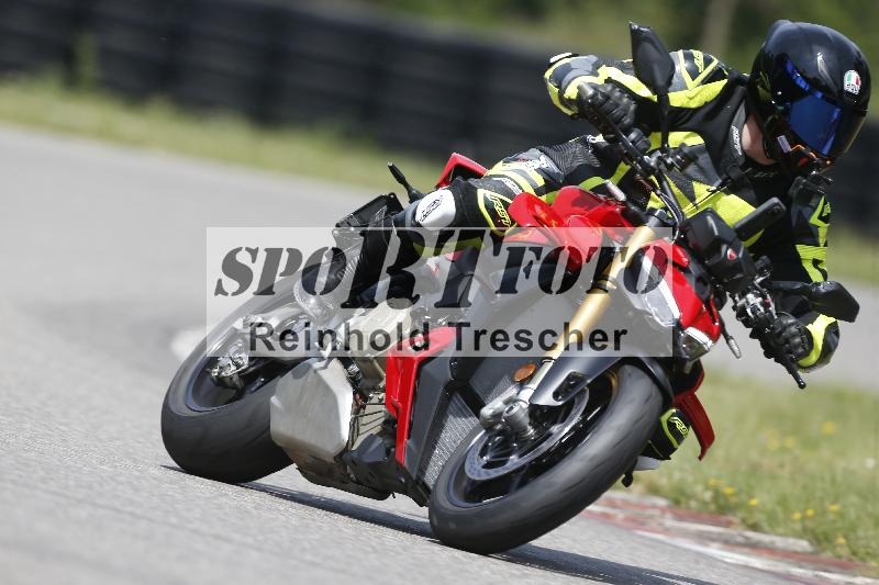 /27 12.06.2025 Ducati Schweiz Trackday Warmup  ADR/blau-bleu/ohne
